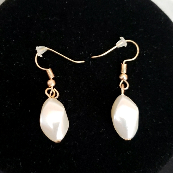 Five Strand Faux Pearl and Clear Crystal Gray Beaded Necklace Set - Picture 4 of 8